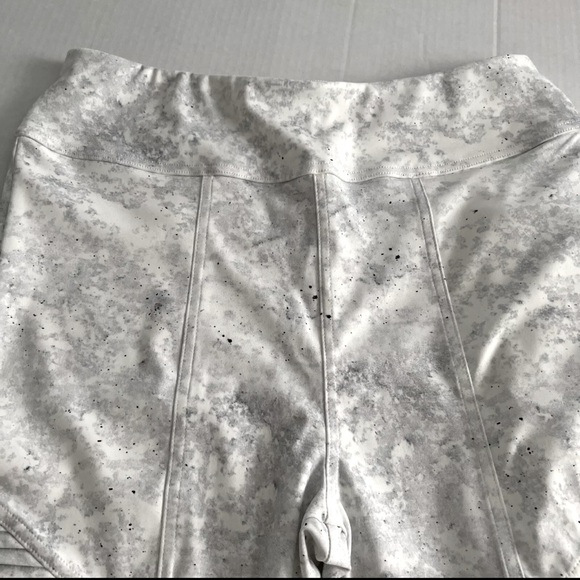 White Birch Women’s 3XL White Gray Spotted Moto Ankle Leggings Yoga Pants - Picture 5 of 6